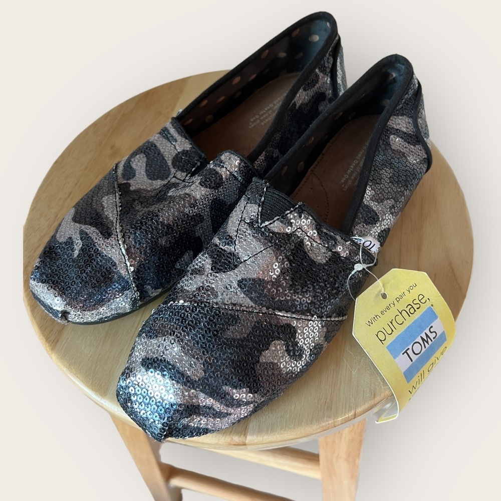 TOMS Womens Camo Sequin Slip Ons NWT Size 8.5